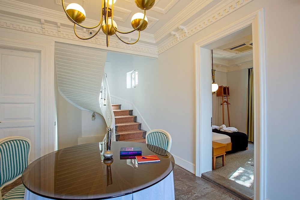 Mansion Milia
