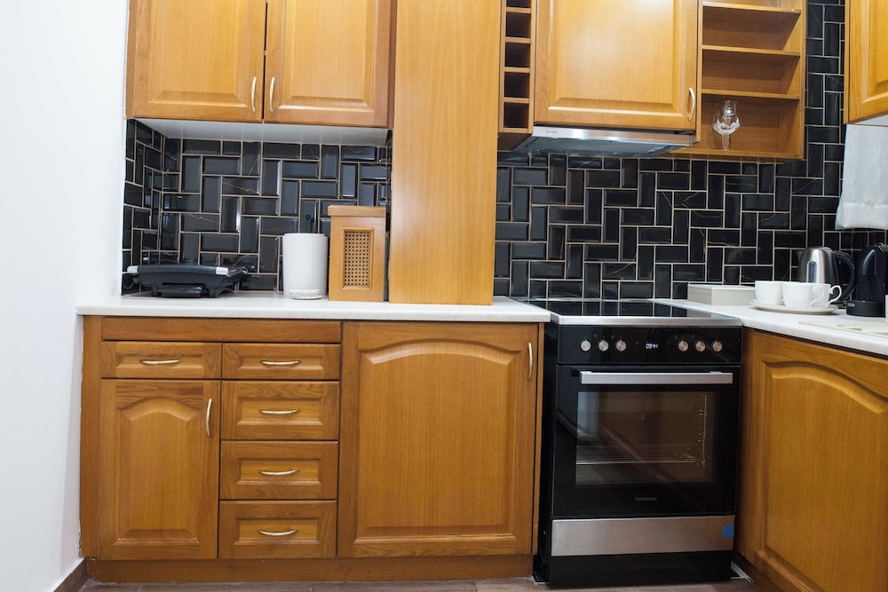Stylish Renovated 2 Bd Apt in Exarcheia