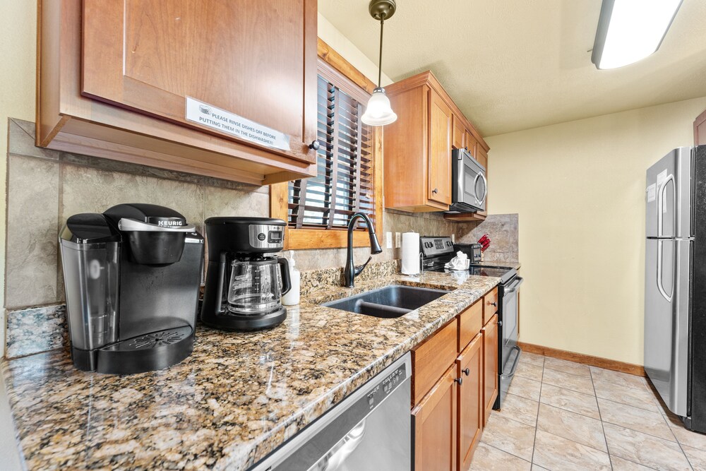 Timeless Memories Lodge 6 Bedroom Cabin by RedAwning