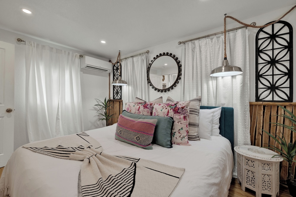 Poplar Place Soho With Hot Tub - 6 Blks to Main St