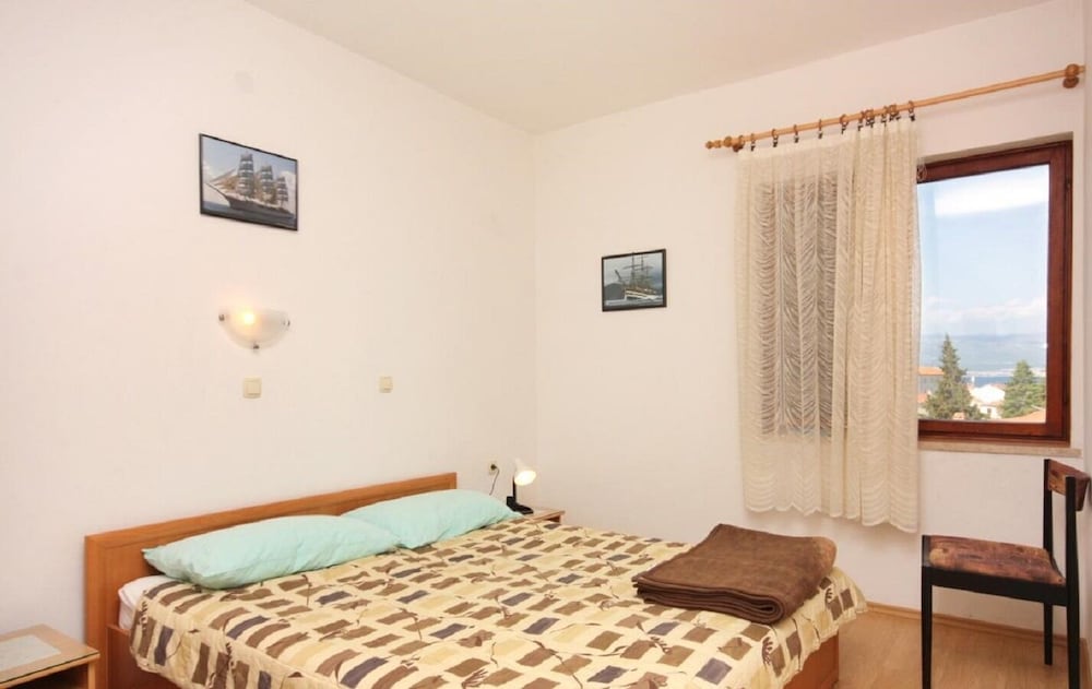 Apartment and Rooms Luka