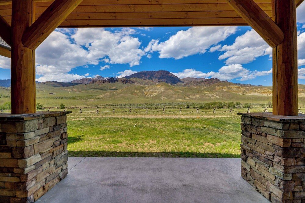Spacious Cody Townhome: Private River Access!