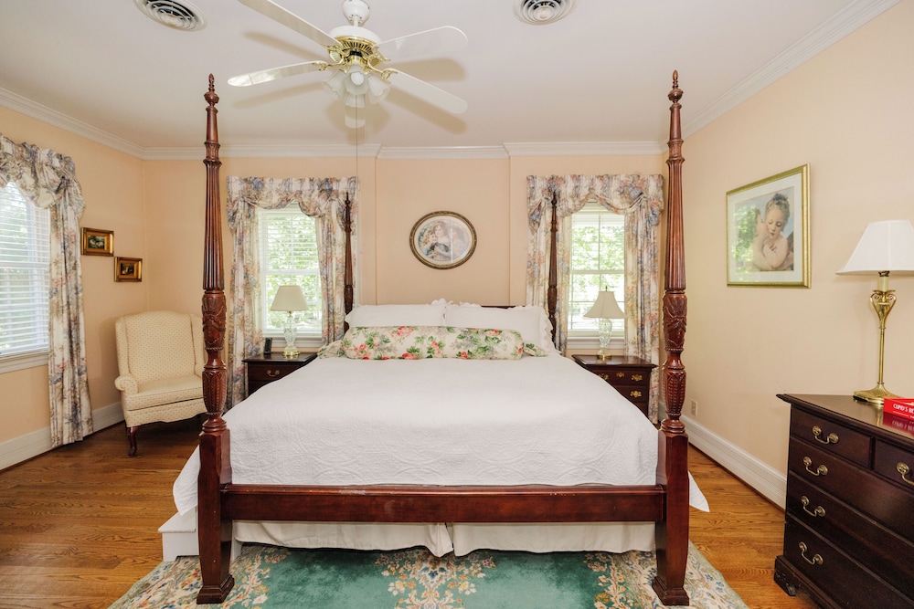 The Virginia Cliffe Inn