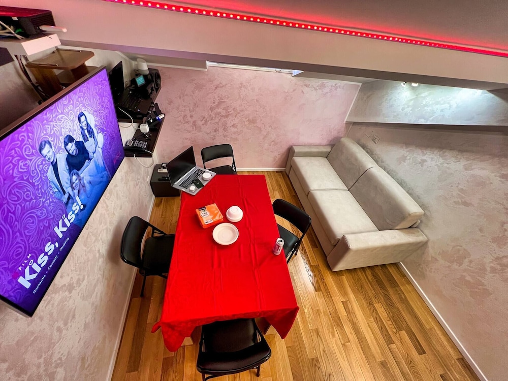 Chic & Green Penthouse - Domotic Comfort in Milans Trendy Nightlife District
