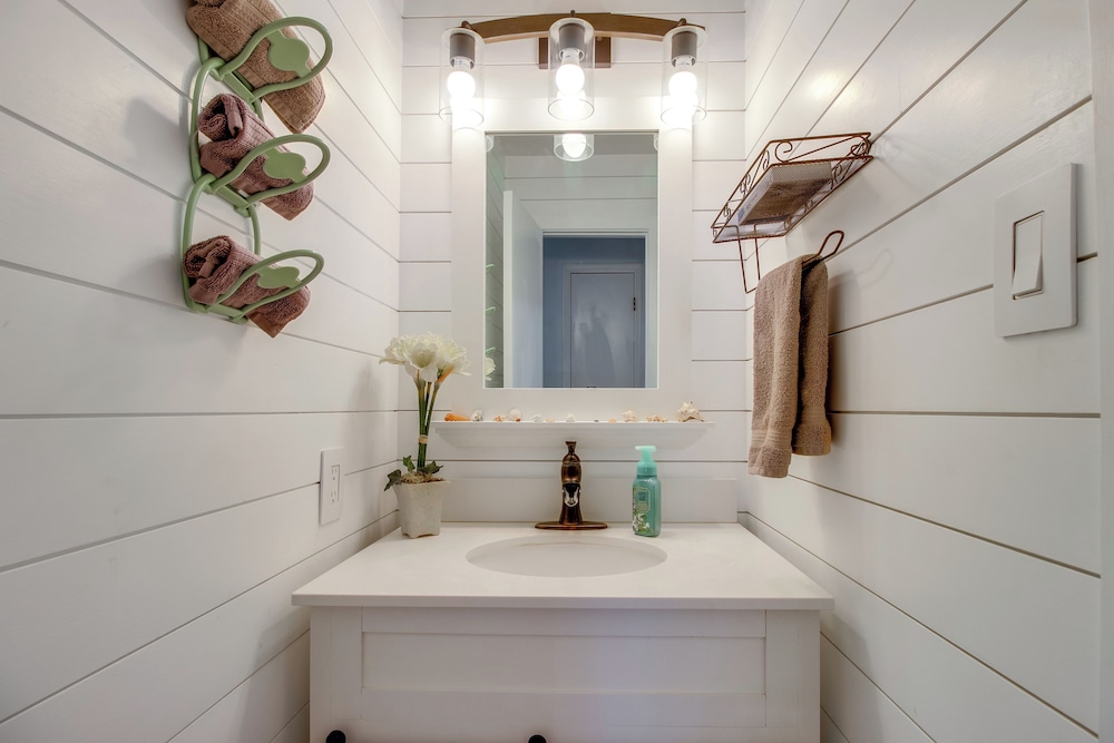 Walk to North Topsail Shores: Beach House w/ Gear!