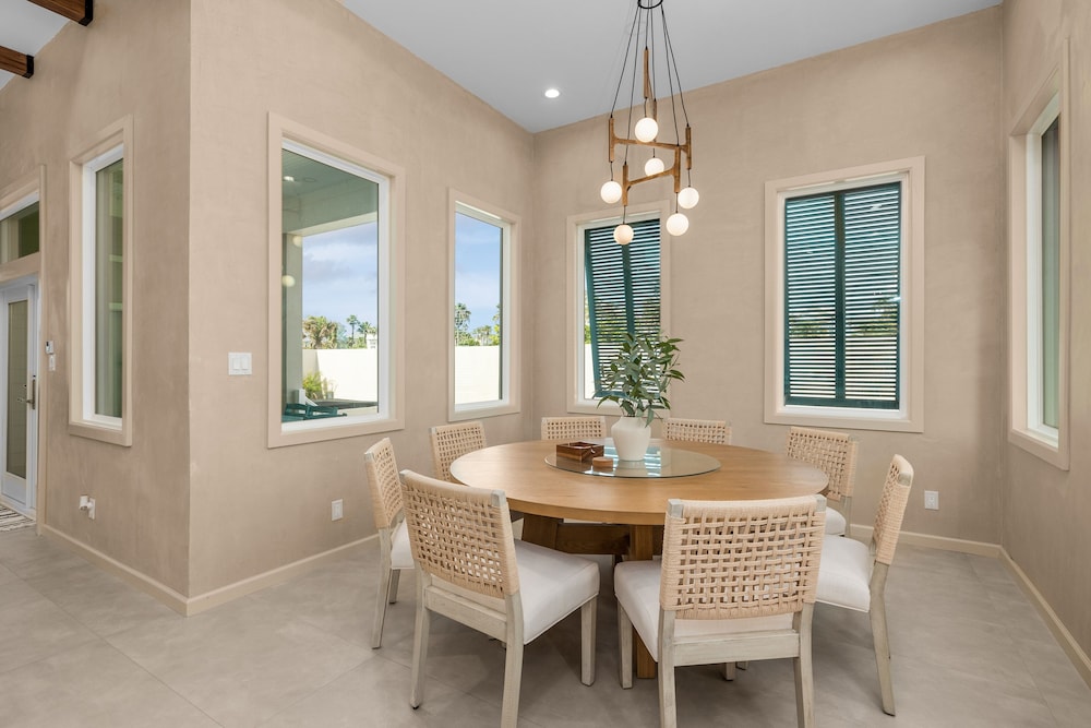 Nomad House At The Shores 3 Bedroom Home
