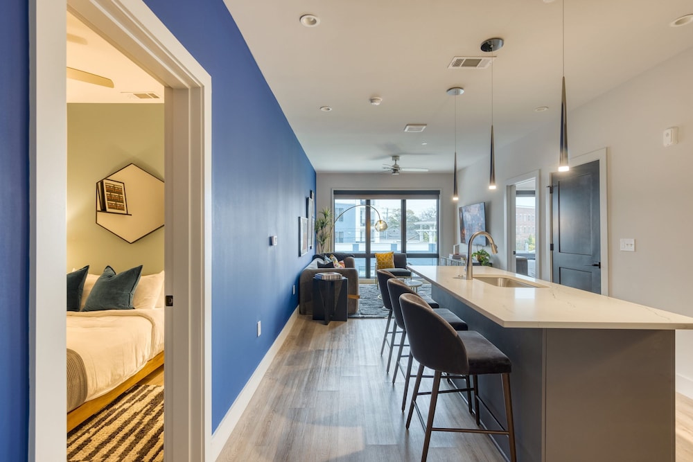 Wonderstruck Walkable Midtown Location at Odyssey Pool BBQ Fitness Room