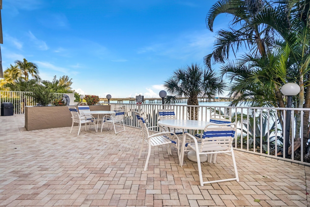 Lovers Key Beach Club 501