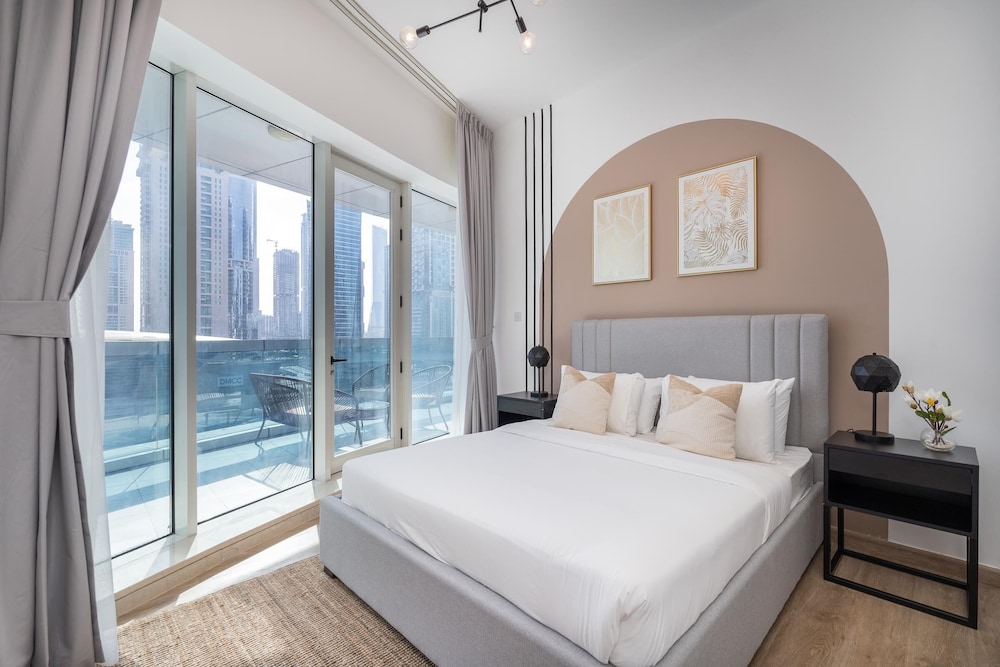 Dubai Marina - Stunning Huge 4 Bedroom Apts Near JBR - Gym - Pool - Parking by Sojo Stay
