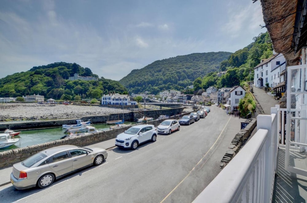 Seaview 1 Bed Apartment Sleeps 4 - Balcony - Tv