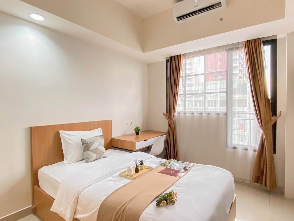 Cream Tone Studio At Evenciio Margonda Apartment