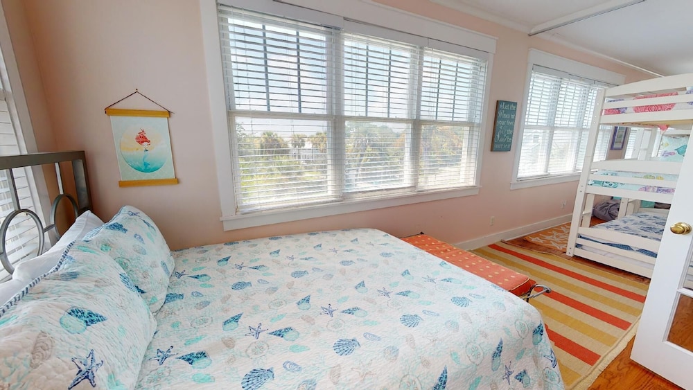 Thirst N' Howl by Tybee Vacation Rentals