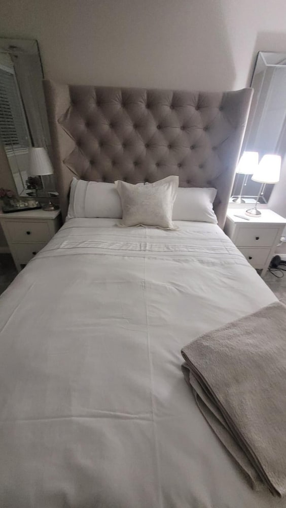 3 Bedroom, Sleeps 6, Free Parking