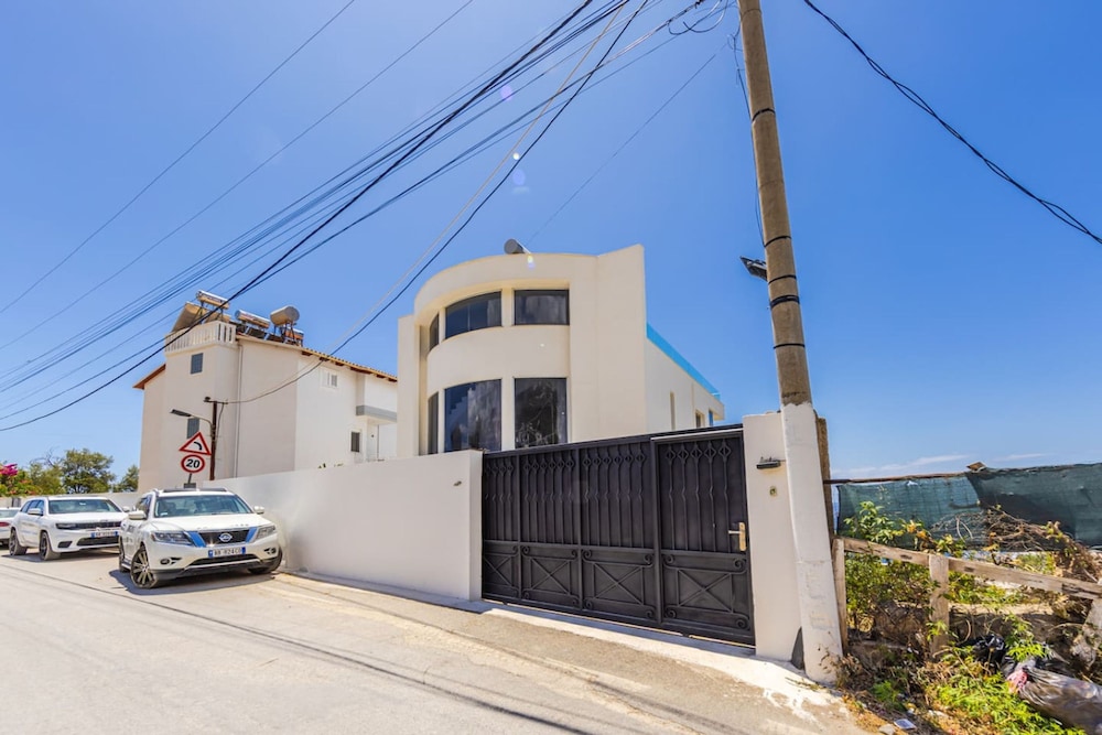 Villa Belle Azure in Gjilek
