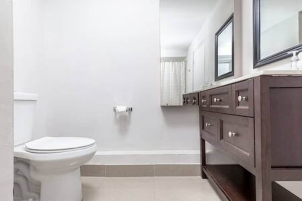 1720 Wa Kee 1B 4 Queen Beds Sleep 8 Pool Parking Wi-fi Patio