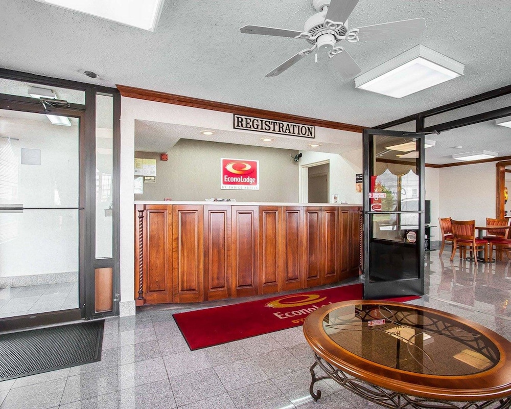 Econo Lodge Dyersburg I-155 view 2