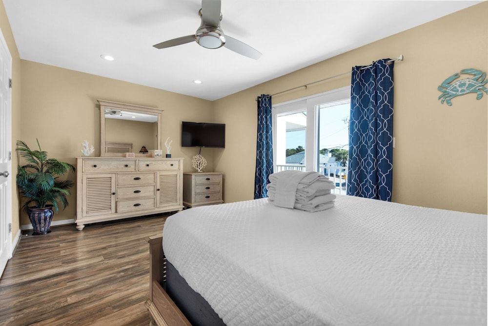Woodland Shores 37: Steps to Beach, 2 Pools + Free Attraction Tickets!