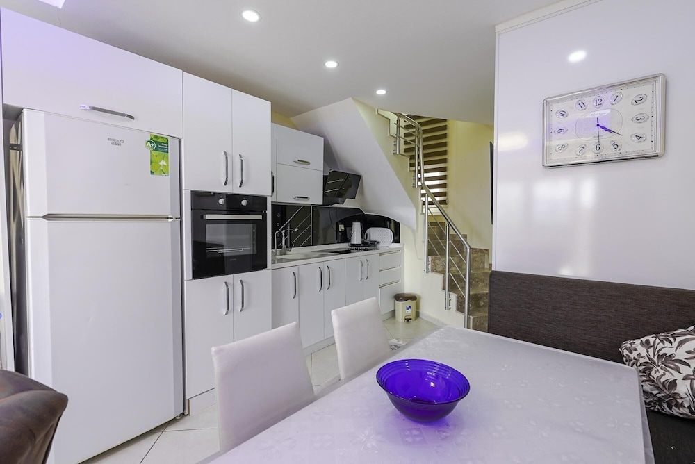 Chic Villa w Patio 5 min to Beach in Antalya