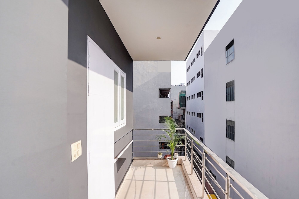 Fabhotel Cyberhub Suits