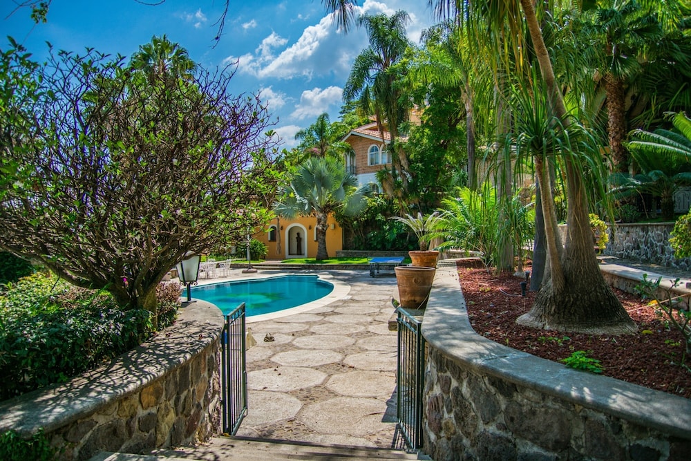 Anana Rancho San Rafael Pool and Lake Views