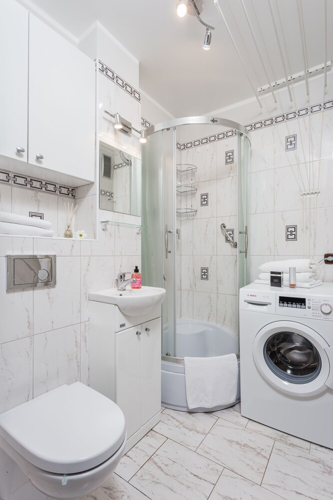 UNIT Short Rent Apartment by Warsaw Metro Station