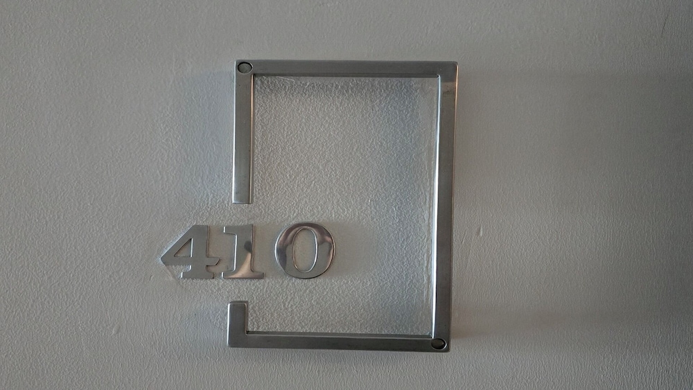 Boutique Comfort 1BR T2-410
