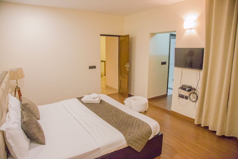 Classic Pine View Villa Kasauli