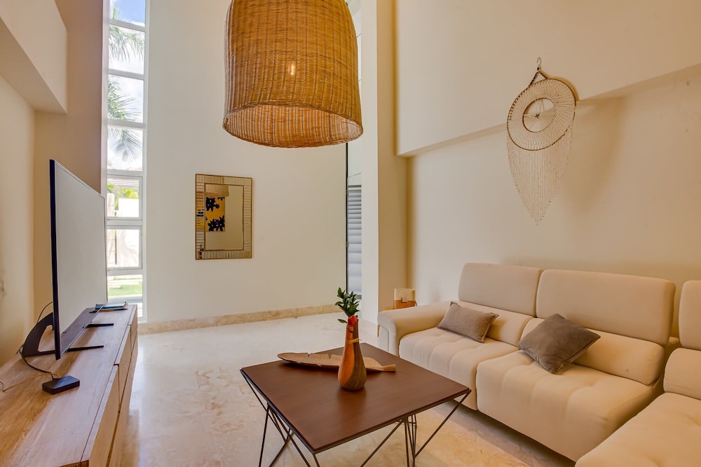 Spectacular 6 BR Luxury Villa in Punta Cana