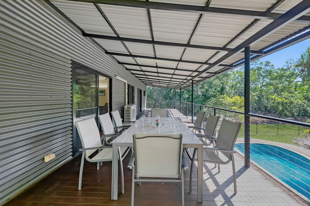 Zen Pandanus Point Pool - Backyard - Balcony