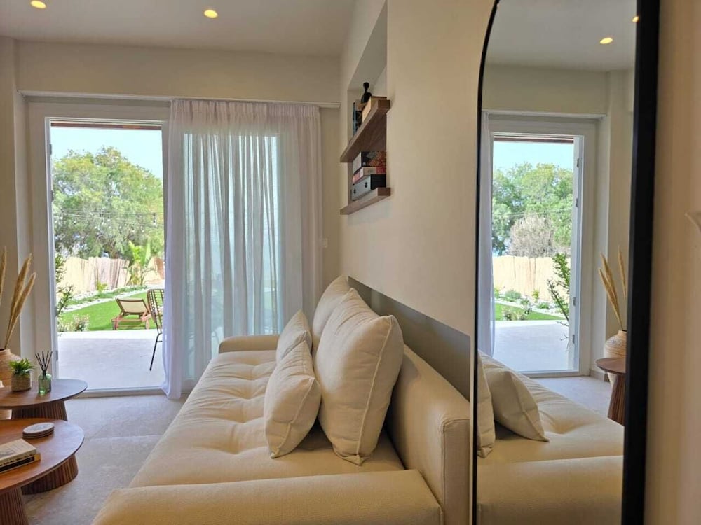 JM Dēos Suites