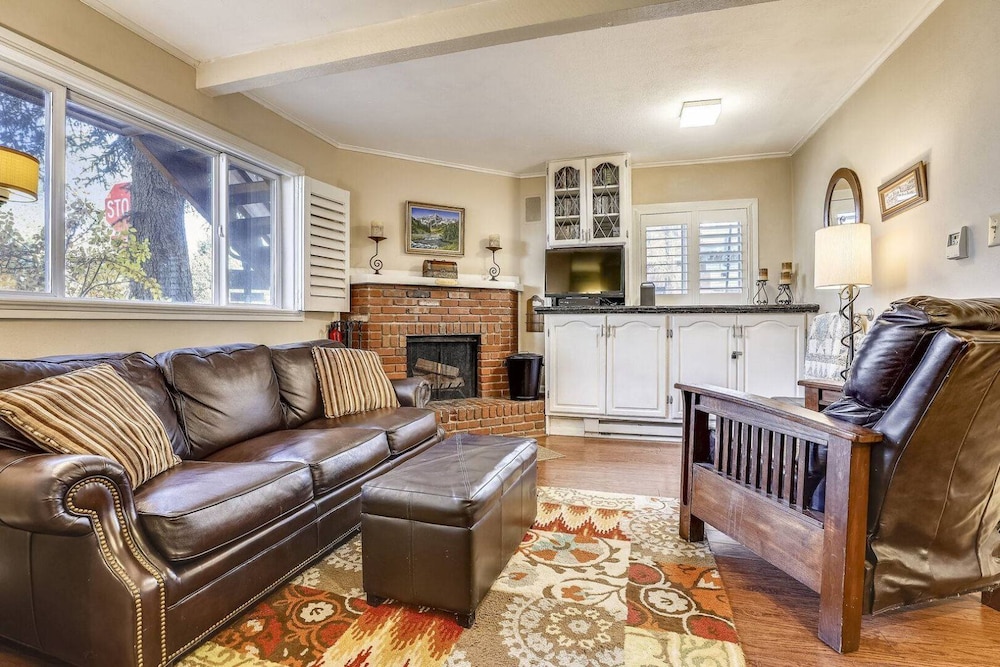 Downtown Aspen 2 Bedroom Condo - Silverbell view 2