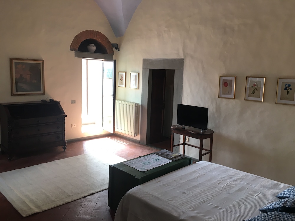 Wine Apartments Florence Lawrence