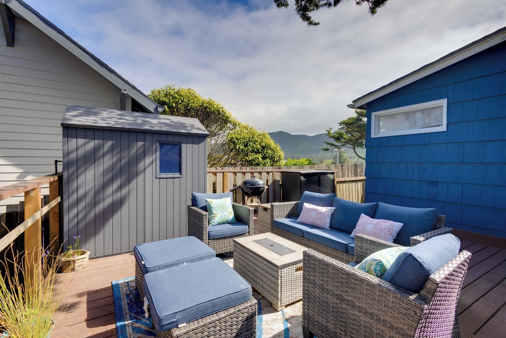 Walk to Shore: Rockaway Beach Retreat w/ Hot Tub!