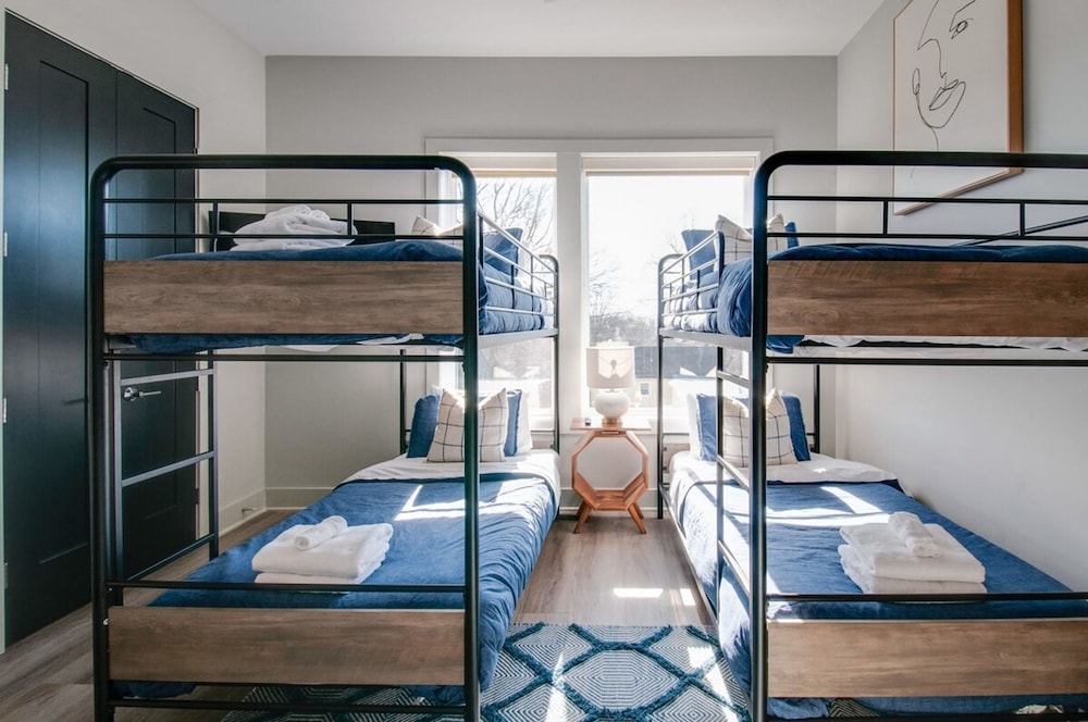 East Nash Lux - 13 Beds City Views