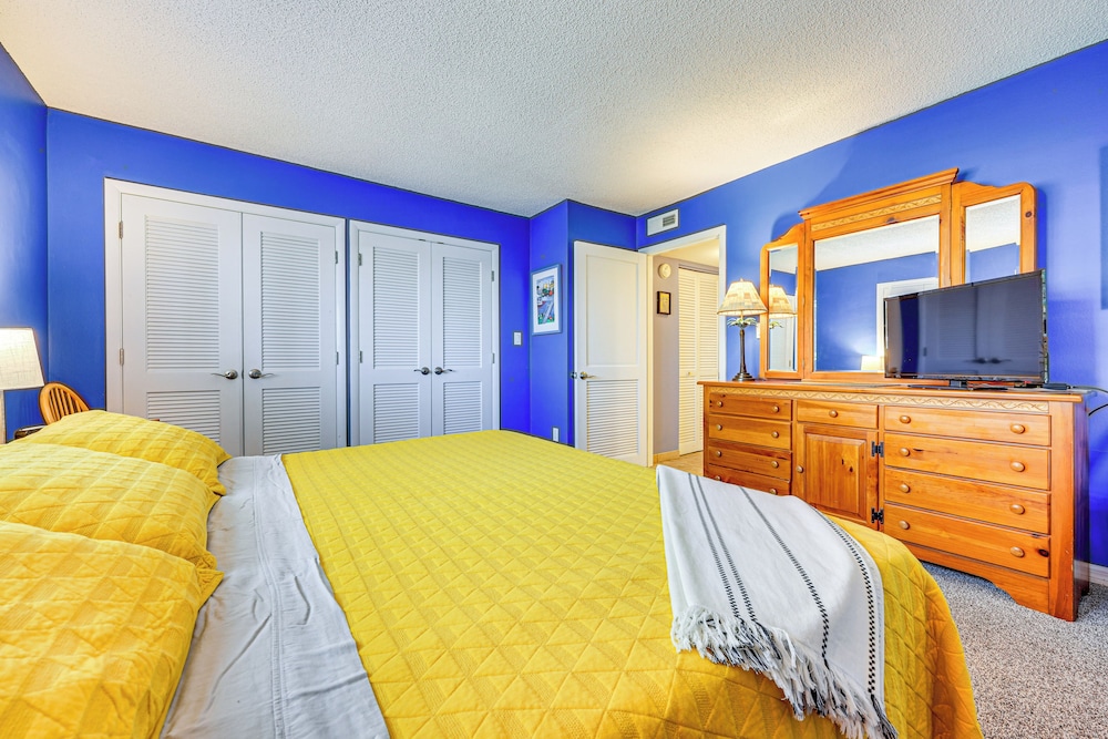 St Johns River Retreat in Welaka w/ Dock Access