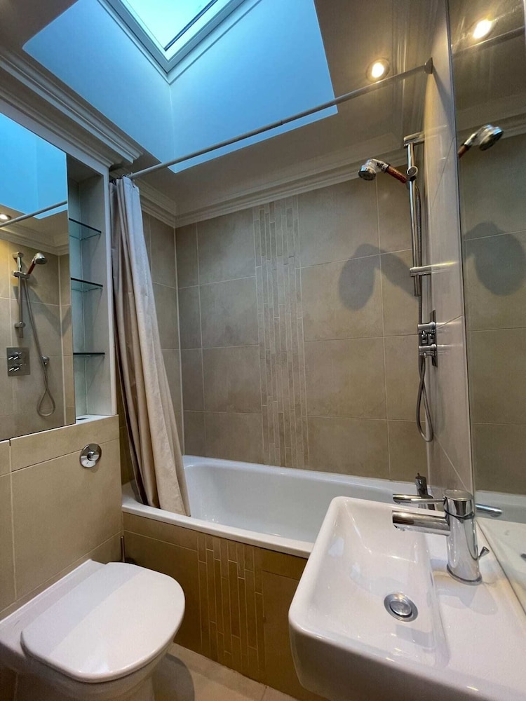 Cute Top Floor Flat - Canonbury!
