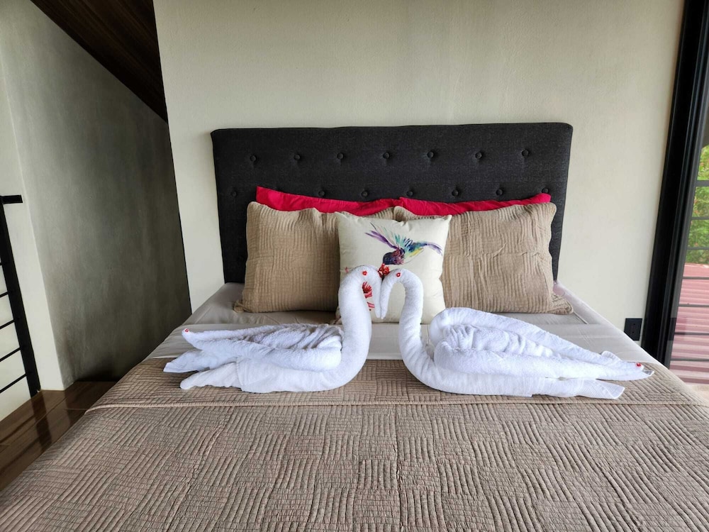 Cabañas Caeli, El Colibri, NEW La Fortuna Rainforest Cabin w Panoramic Views