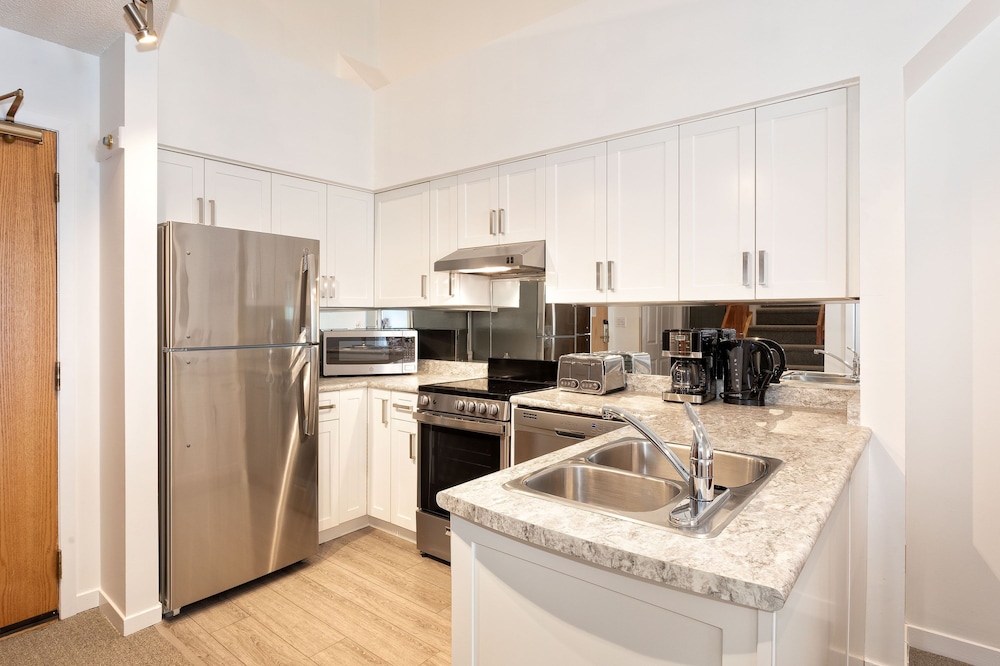 Lake Placid Lodge by Whiski Jack - Image 4