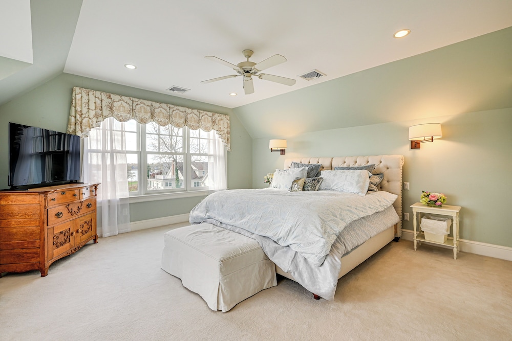 Groton Home < 1 Mi to Beach on Long Island Sound!