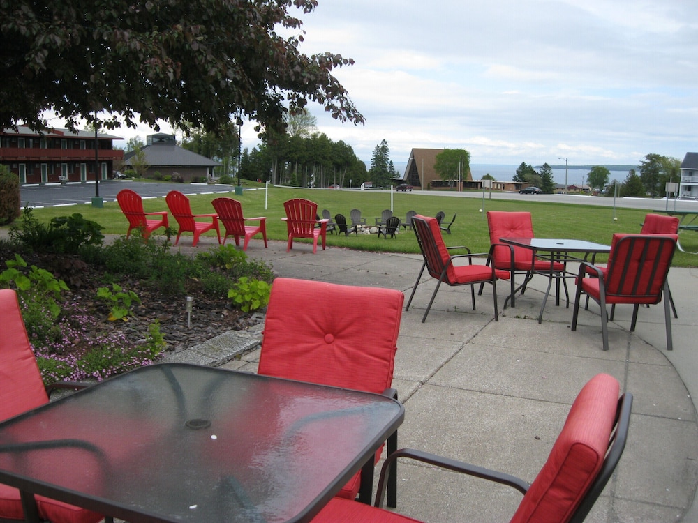 Cedar Hill Lodge
