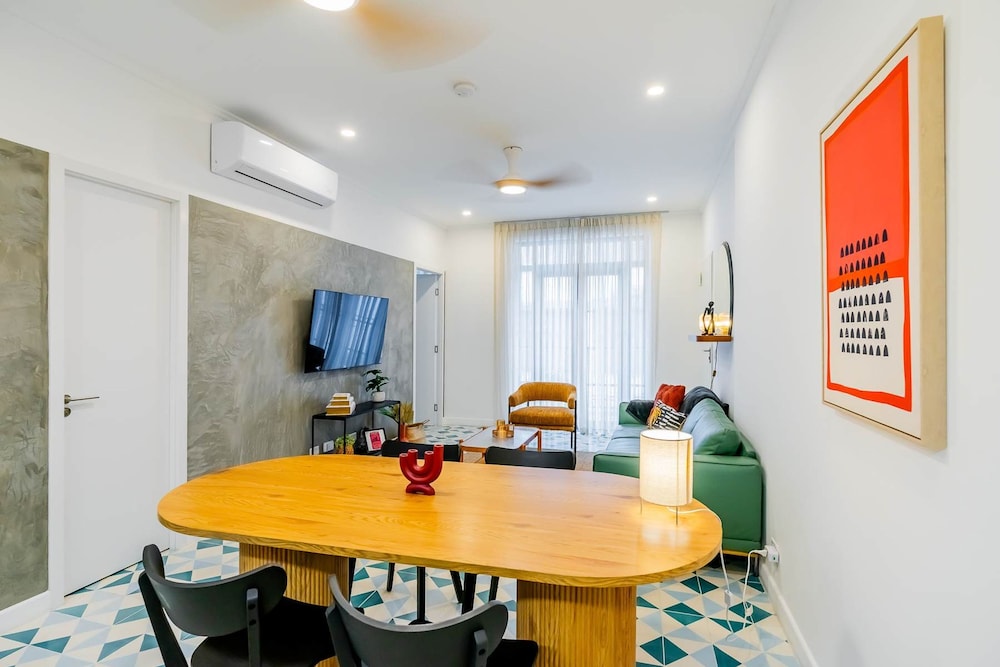 w Charming 1BR in Santa Ana s Best Area