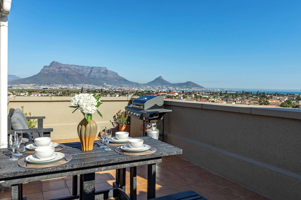 2 Bedroom, Mountain View Penthouse, Century City