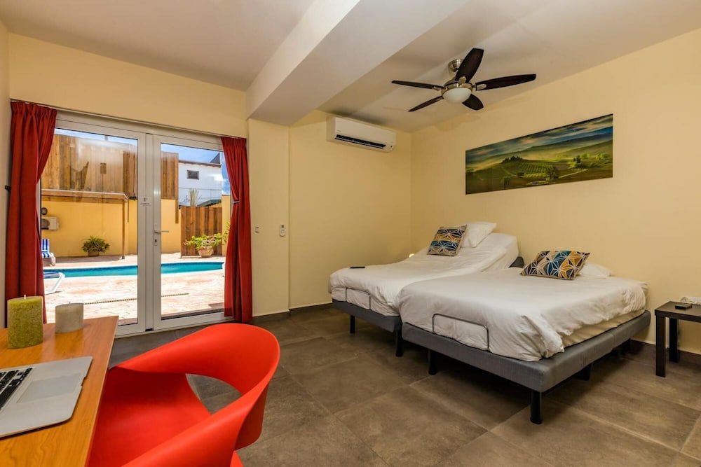 NEW 6br6 5BA Villa 200m to Beach w Privatepool
