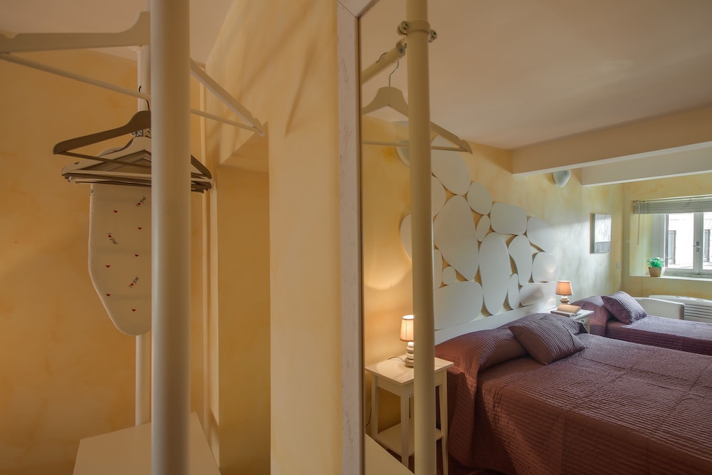 Rome King Suite