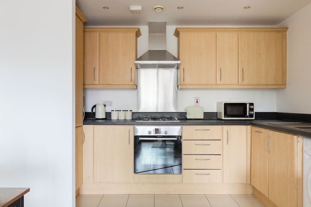 Beautiful Bow Apartment