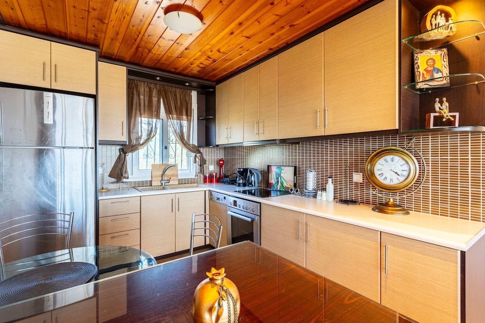 Seaview Nature Retreat - Filiatra s Cozy Hideaway