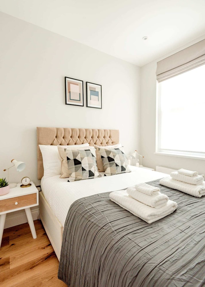Lillie Road Residence I photo 3