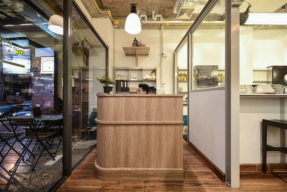 Hotel Good One Poshtel & Café Bar - Image 1