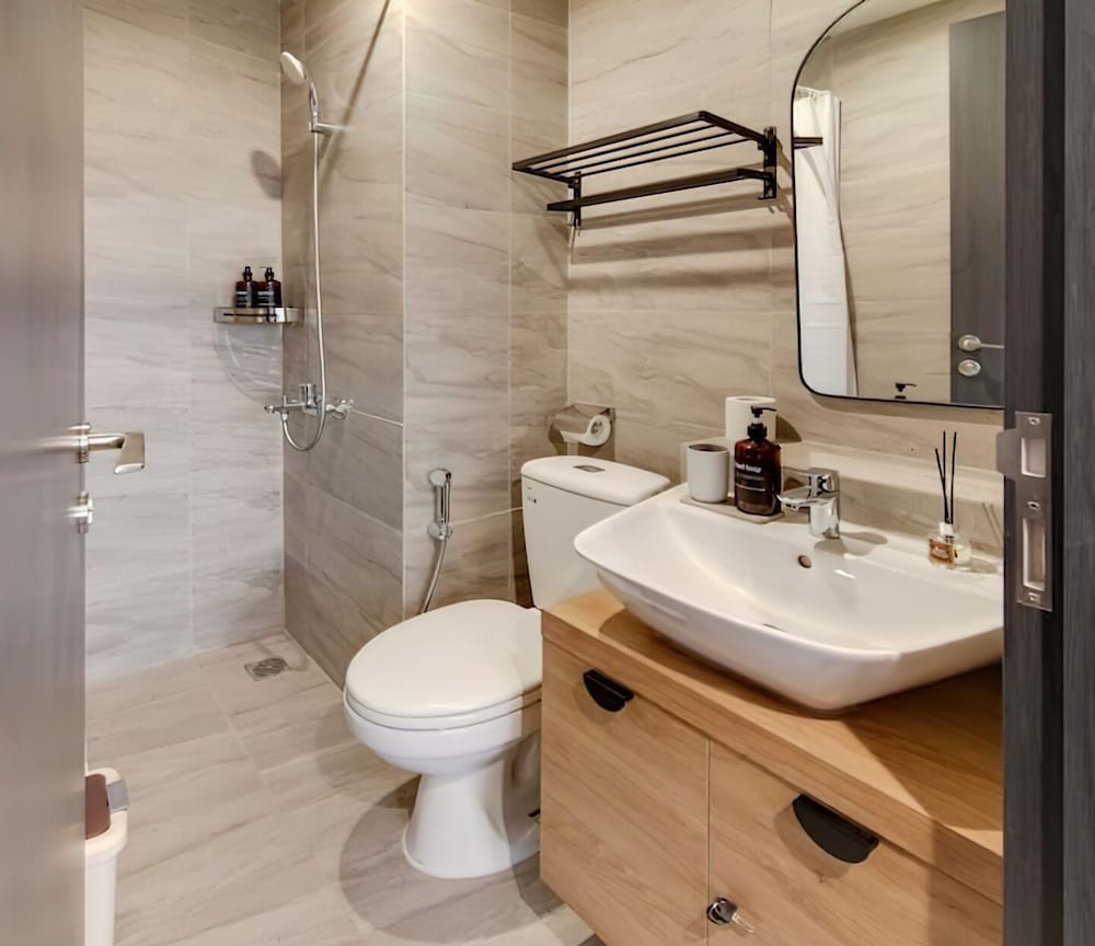 Premium Collins Boulevard Near Airport
