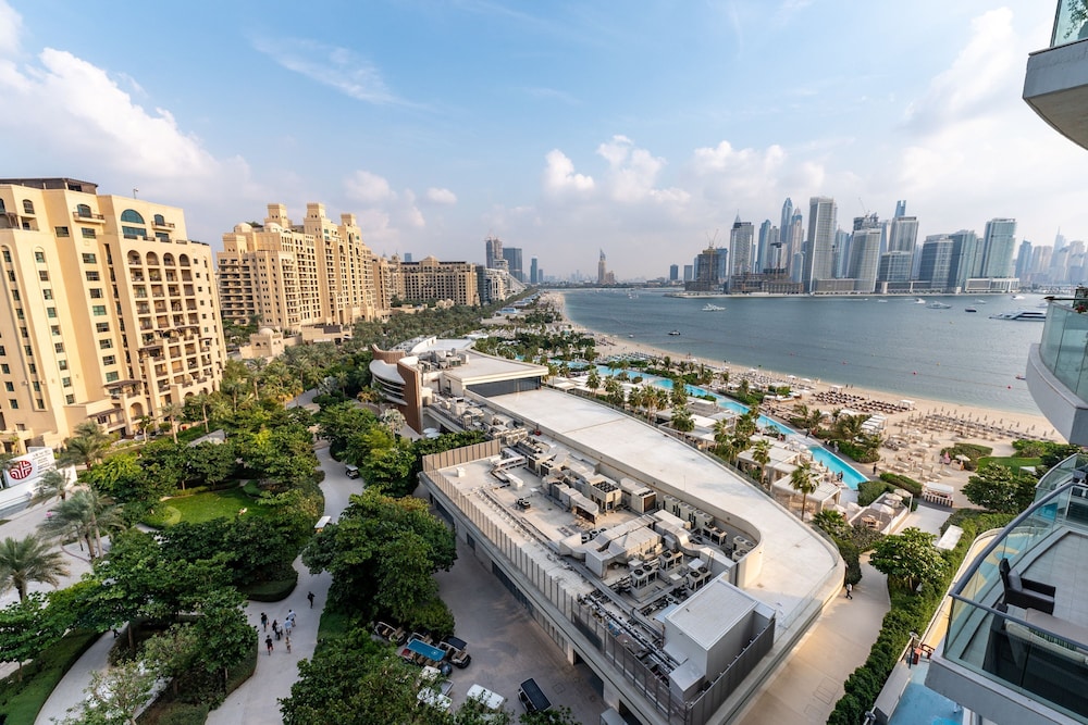 Stunning 3BR at the Palm w Beach Access